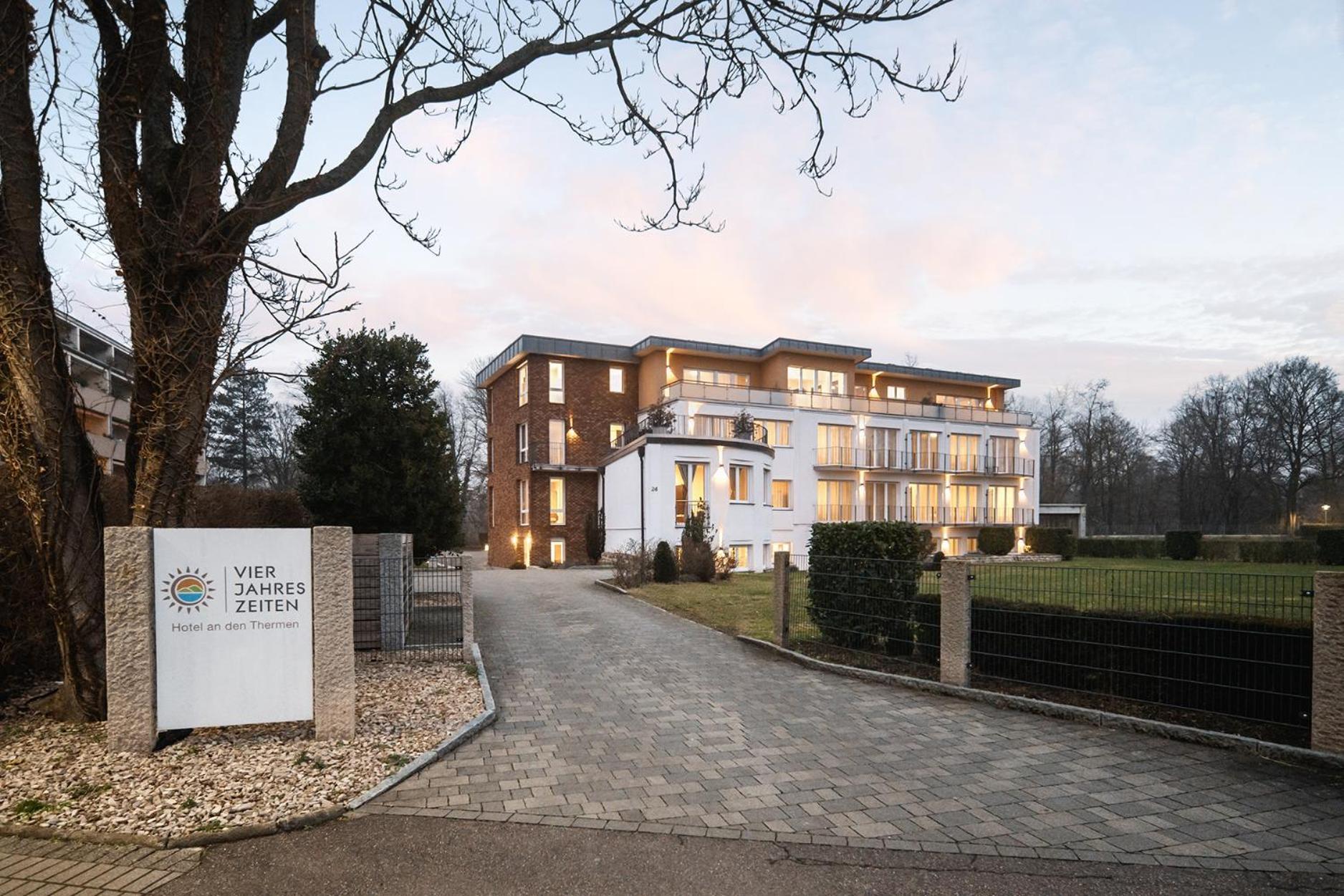 Hotel Vier Jahreszeiten Therme & Kliniken Bad Krozingen Naehe Freiburg & Schwarzwald Ideal Fuer Wellness Kur & Business Ausfluege 24H Check In- Wlan & Parken Gratis Luaran gambar